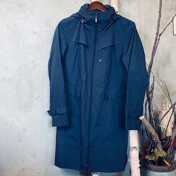 Cole Haan Navy blue rain coat with hoodie - Picture 4 of 8